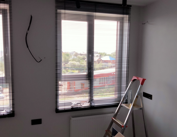 Горизонтальные жалюзи на пластиковые окна