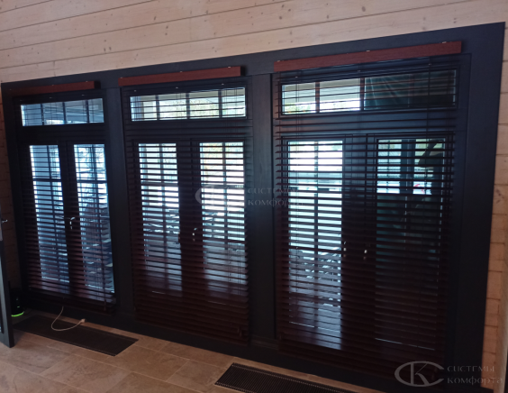 Горизонтальные жалюзи на пластиковые окна