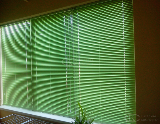 Горизонтальные жалюзи на пластиковые окна