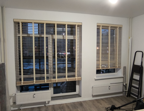 Горизонтальные жалюзи на пластиковые окна