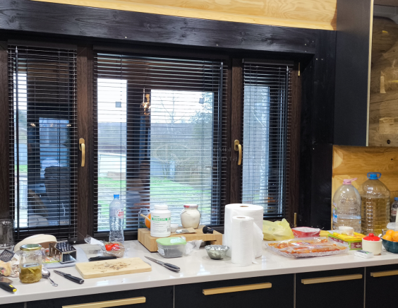 Горизонтальные жалюзи на пластиковые окна