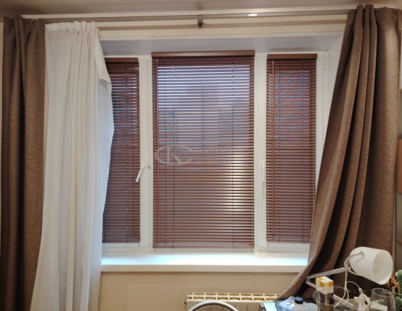 Горизонтальные жалюзи на пластиковые окна