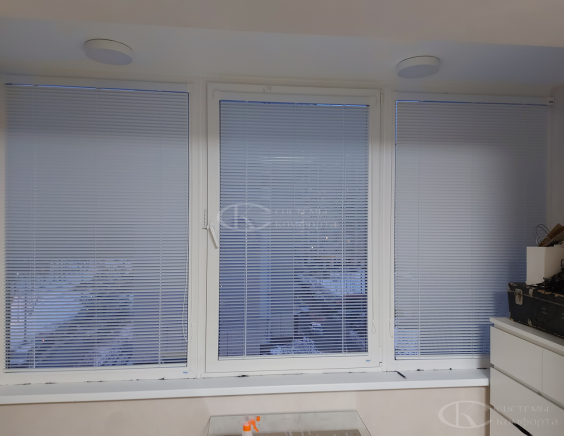 Горизонтальные жалюзи на пластиковые окна