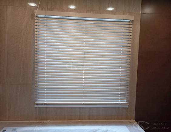 Горизонтальные жалюзи на пластиковые окна