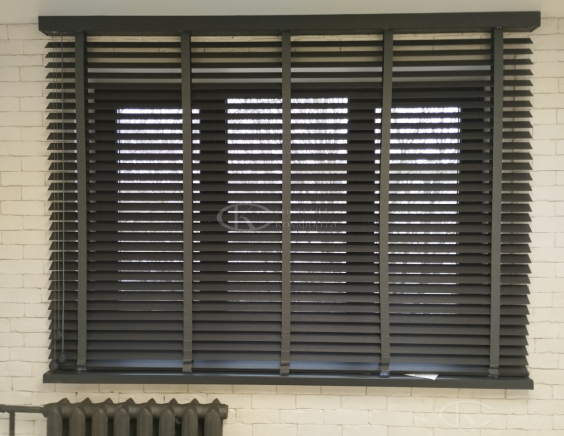 Горизонтальные жалюзи на пластиковые окна