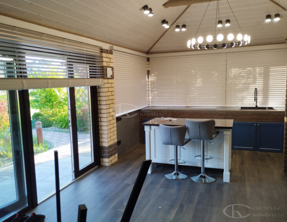 Горизонтальные жалюзи на пластиковые окна